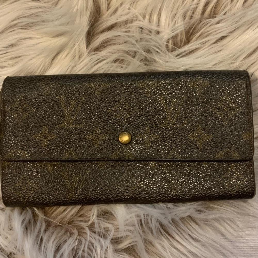 LV Women’s Vintage Authentic Wallet